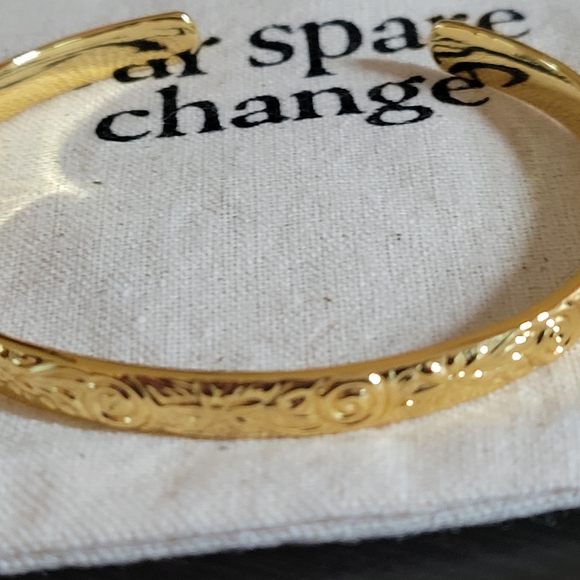 Gold Etched Floral Bracelet 18k Gold Plated - Picture 3 of 6